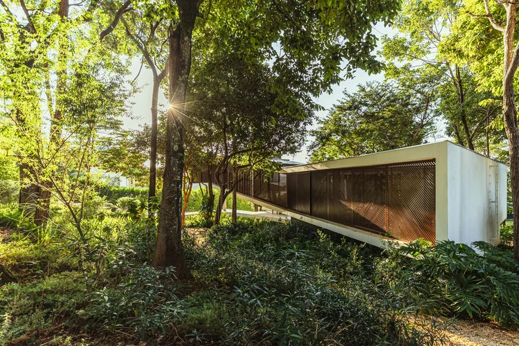 Harmonizing Nature and Structure: An In-Depth Look at TETRO Arquitetura’s Ascendente House