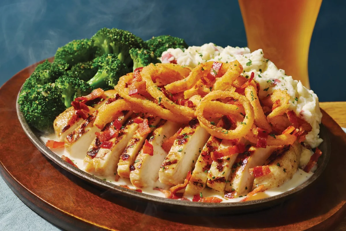 Applebee’s Ignites Autumn Menus with the Return of "Sizzlin’ Skillets" and Spooky Sips