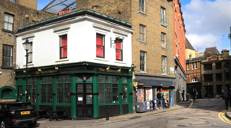 From Secret Service to Public Service: Daniel Craig’s Multi-Million Pound Venture into London’s Historic Pub Scene