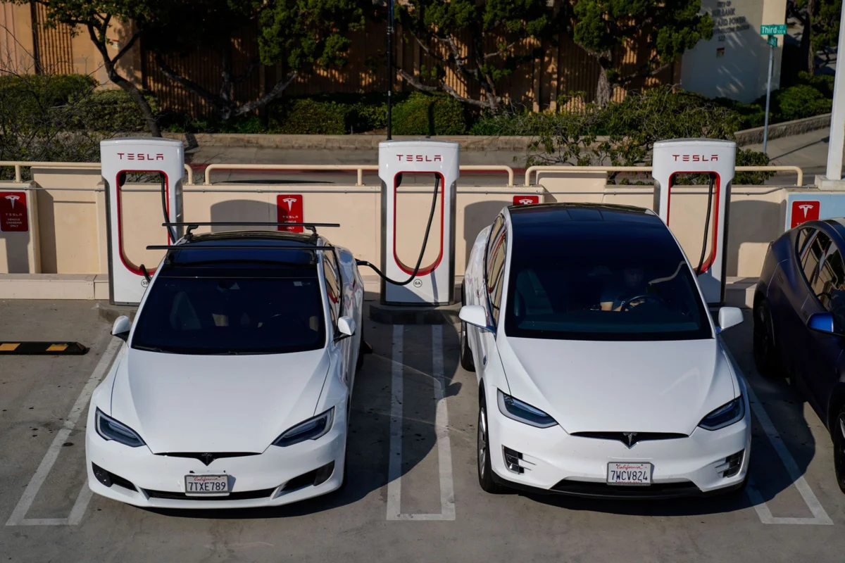 Tesla Bows to Regulatory Pressure: Rebranding “Full Self-Driving” for the European Market