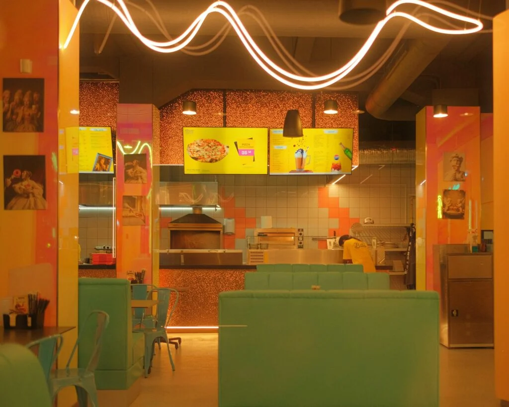 The Digital Renaissance: How Intelligent Signage is Redefining the Modern Restaurant Experience